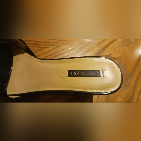 Womans size 7 patent leather wedge sandles - Picture 6 of 10